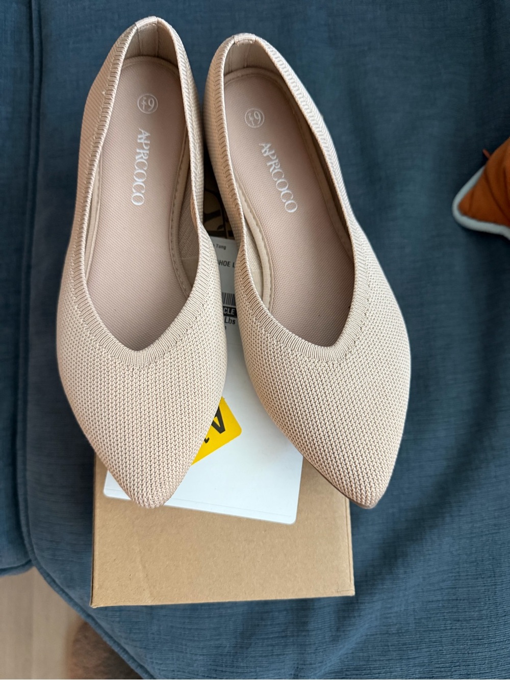 Women's Pointed Knit Flats in Beige